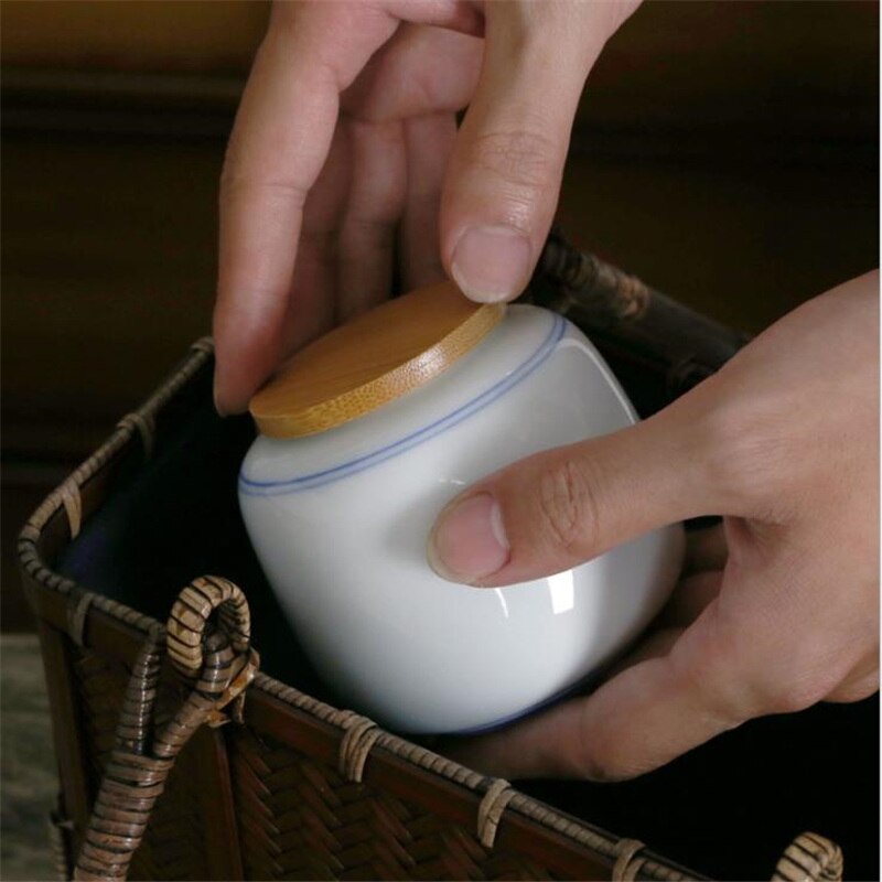 Retro Bamboo Lid Seal Ceramic Tea Cans Food Storage Chinese Pastoral Style Porcelain Mini Sealed Tea Caddy Candy Jars Canister
