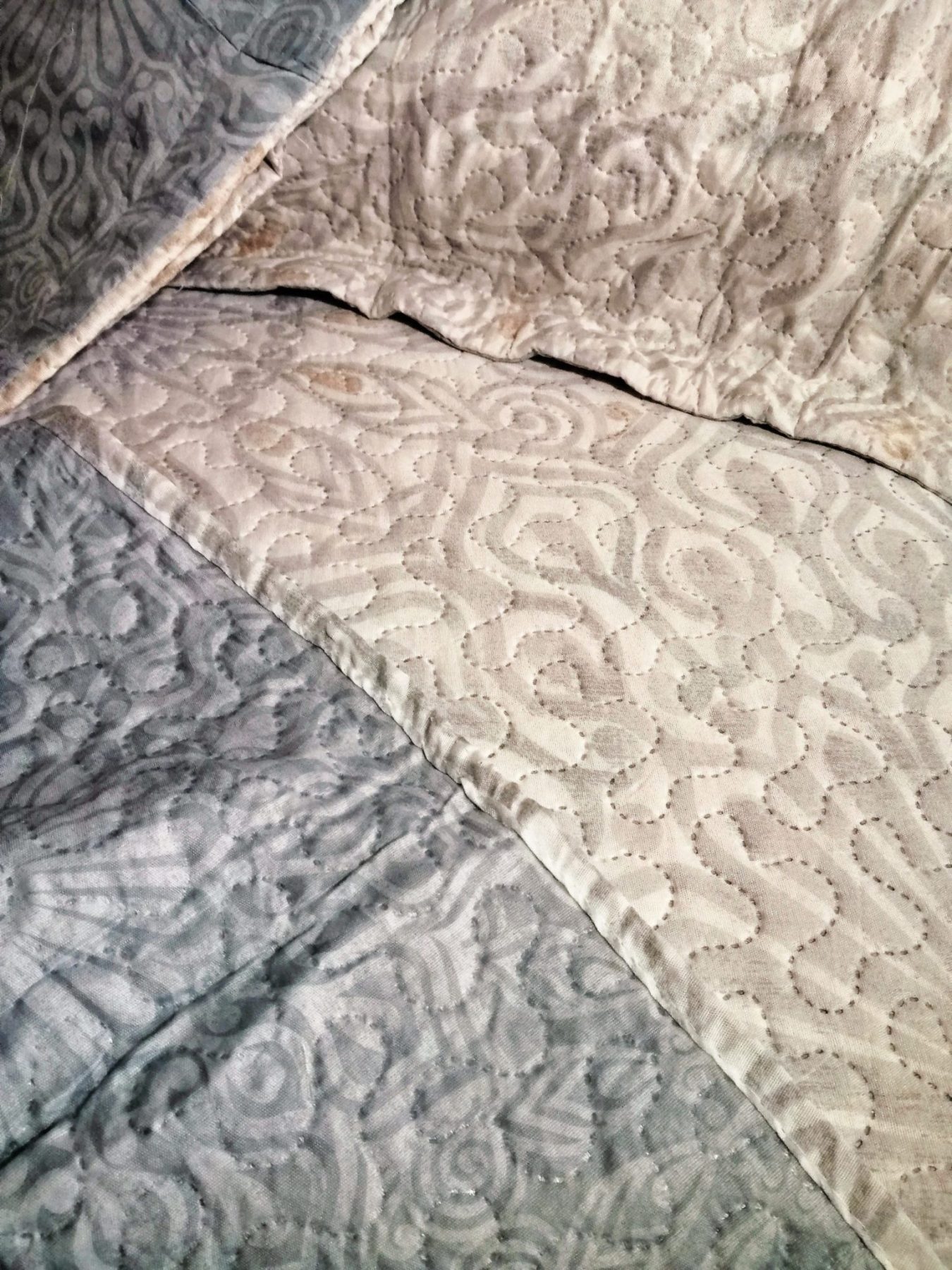 Couette d'été réversible en tissu bleu, rapport /prix exceptionnel.