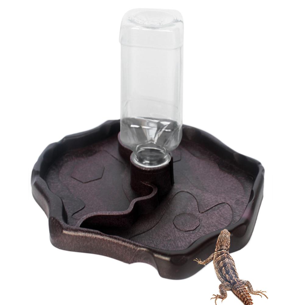 2- i -1 drikkevand foderskål med vandflaske automatisk vandbassin lysende krybdyr kæledyrslegetøj, der undviger hulklatringskasse: Mørkebrun