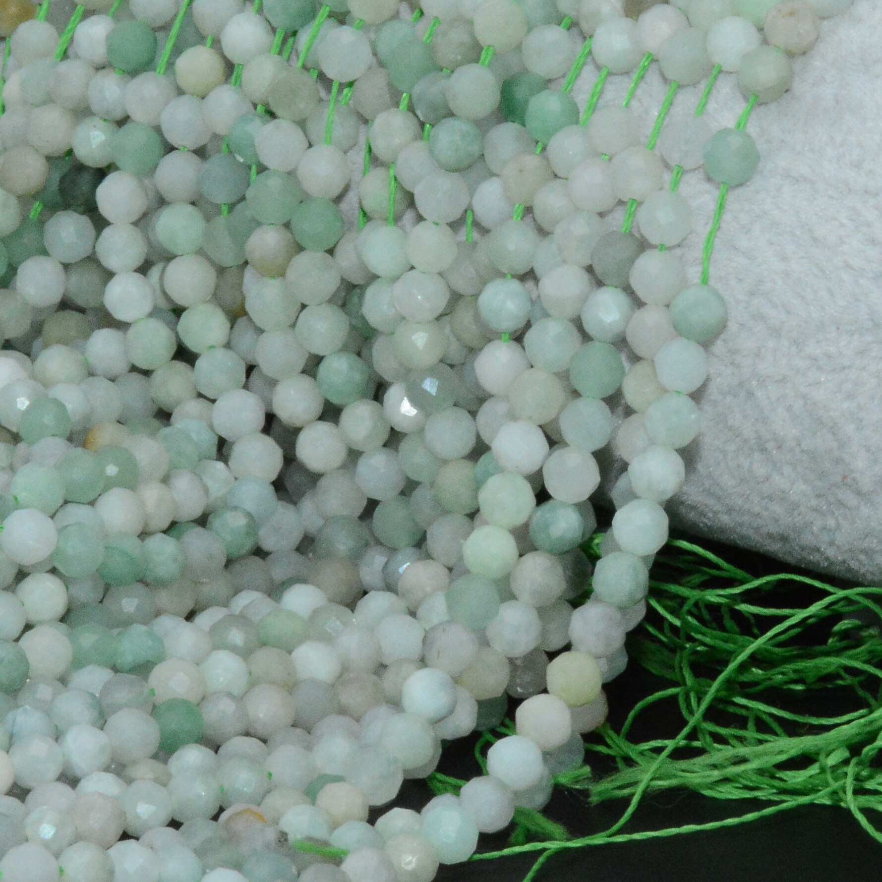 Natürliche Burma Jade Faceted Runde Perlen 4,5mm