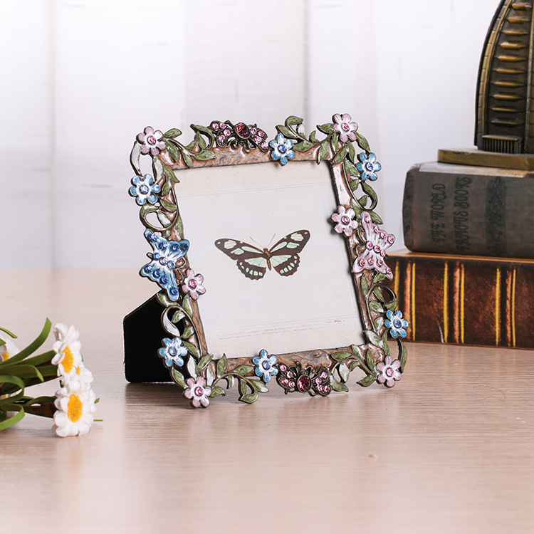 White Flower Textured Hand-Crafted Photo Frame Easel Hook for Tabletop Wall Display Decorative Floral: Clear