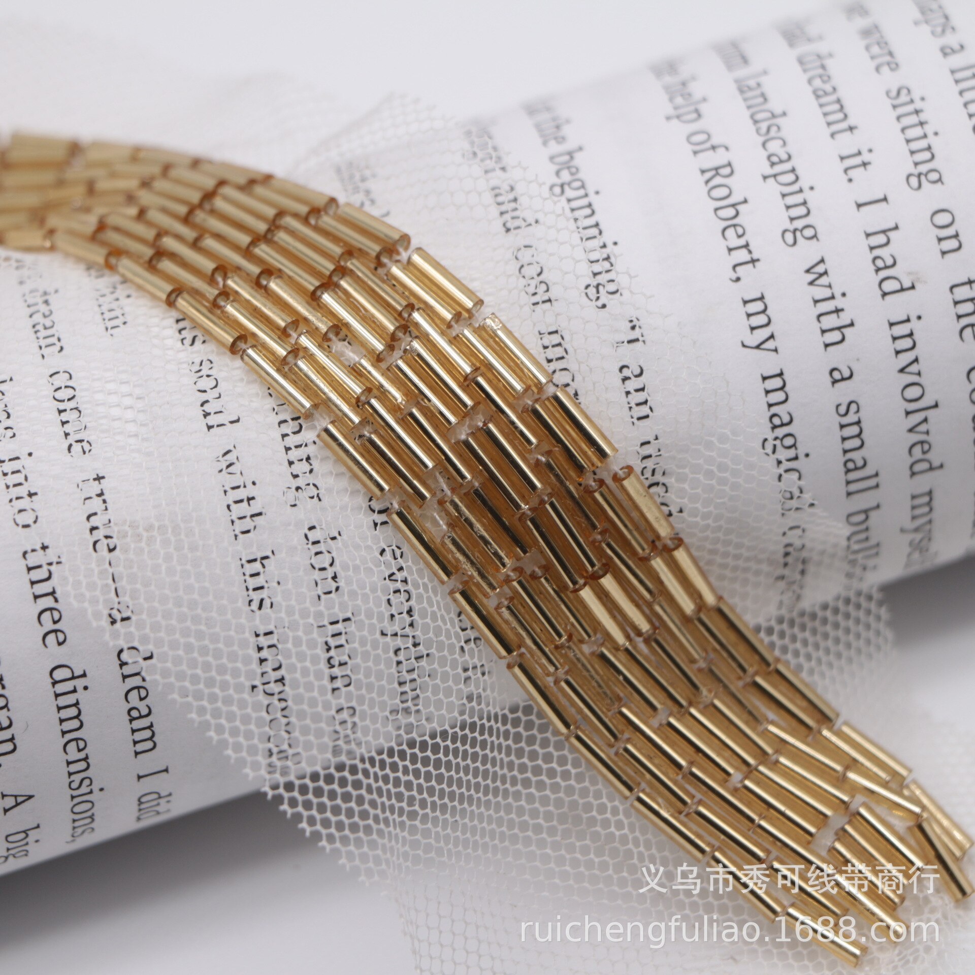 2 meter champagnekleurige kralenkantband, stoffen lint, zelfgemaakt, kraag, naaien, kledingstuk, trouwjurk, hoofdtooi, materialen, haaraccessoires