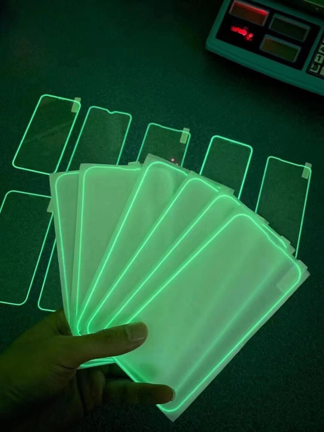 Fluorescencyjna folia telefoniczna do telefonu Iphone 11 12 13 Pro X Xr Xsmax 7 8 Plus hartowana folia antypoślizgowa przeciwwybuchowa ekran Luminous Glow