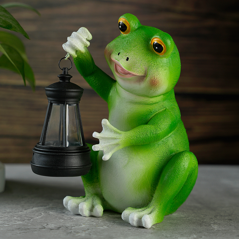 Solar Frog Garden Statue with LED Lantern Outdoor Yard Patio Decorative Piece Ideal for Mother's Day Or Housewarming