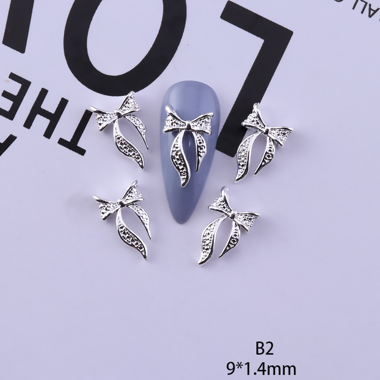 50 pezzi di ciondoli in lega d'oro e d'argento per unghie papillon farfalla 3D multi-forme accessori per unghie per ciondoli gioielli per chiodo arte giapponesi: Beige