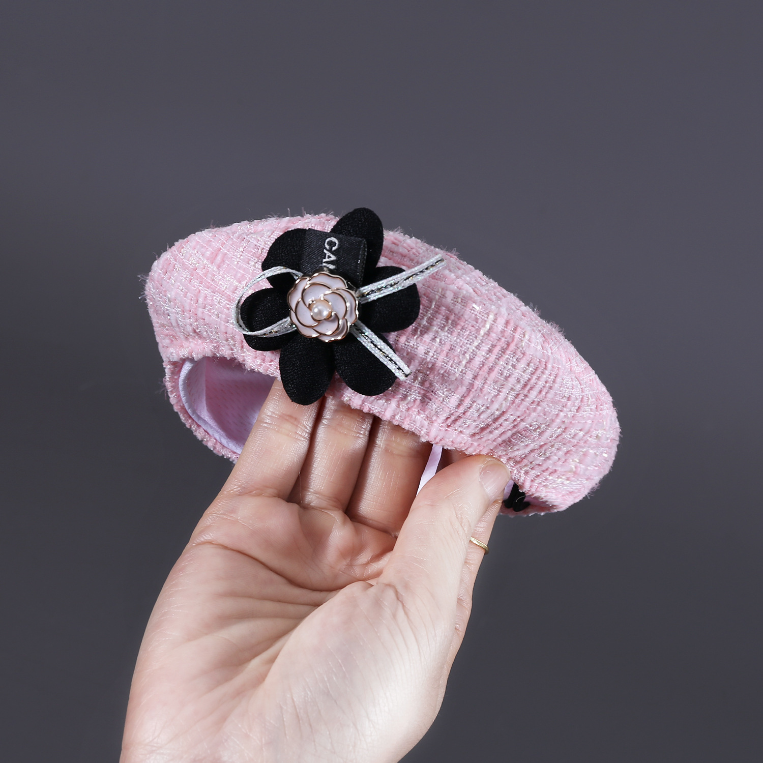 Chapeau en laine avec nœud papillon pour animaux de compagnie, bavoir en dentelle, ensemble d'accessoires pour chat et chien, bandana pour chien, accessoires pour animaux de compagnie: WHITE