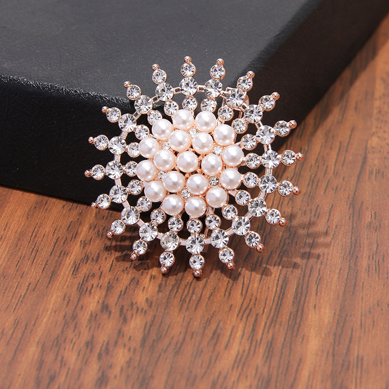 Nuevos broches brillantes de flores de sol para mujer, broche de lujo con perlas grandes y diamantes de imitación, alfileres, joyería, accesorios para traje, de boda: Color oro puro