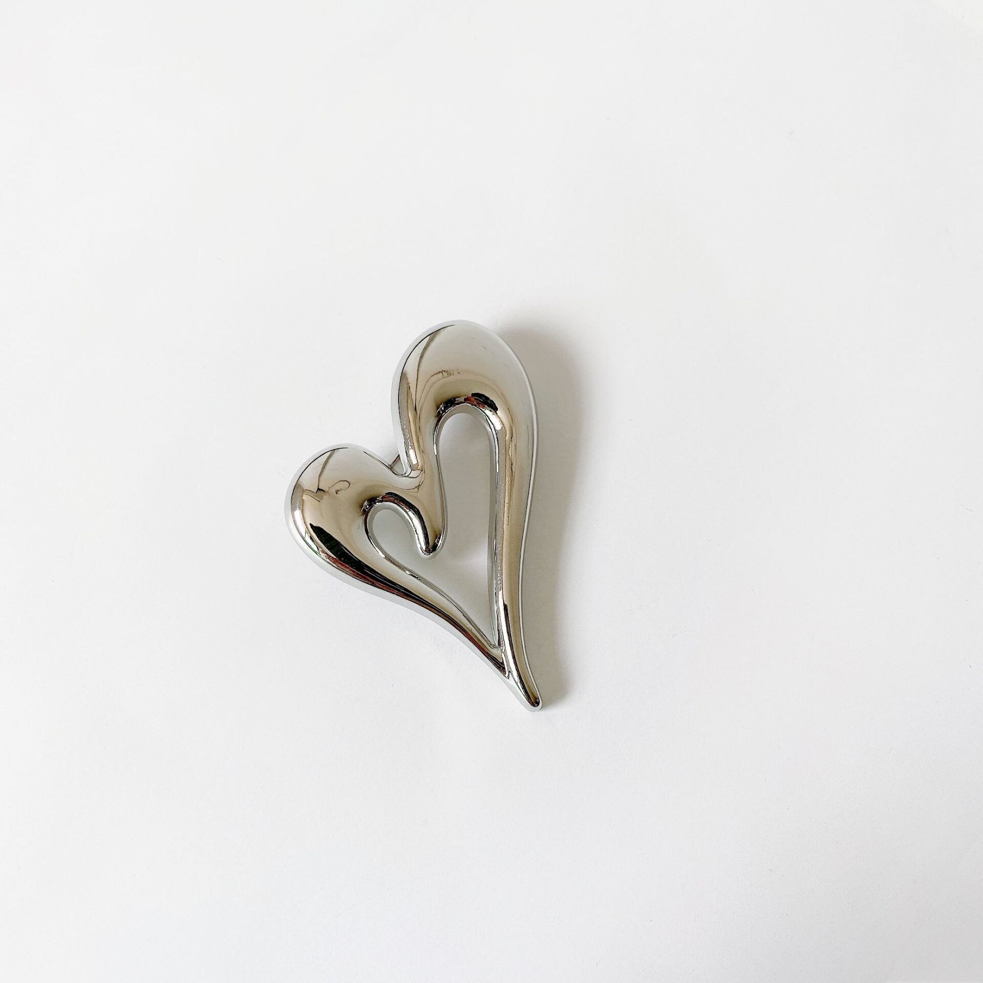 HUANZHI NEUE Metall Silber Farbe glänzend Geometrie Unregelmäßigen Liebe Brosche für Frauen Und Mann Paar Mantel Zubehör Schmuck: B