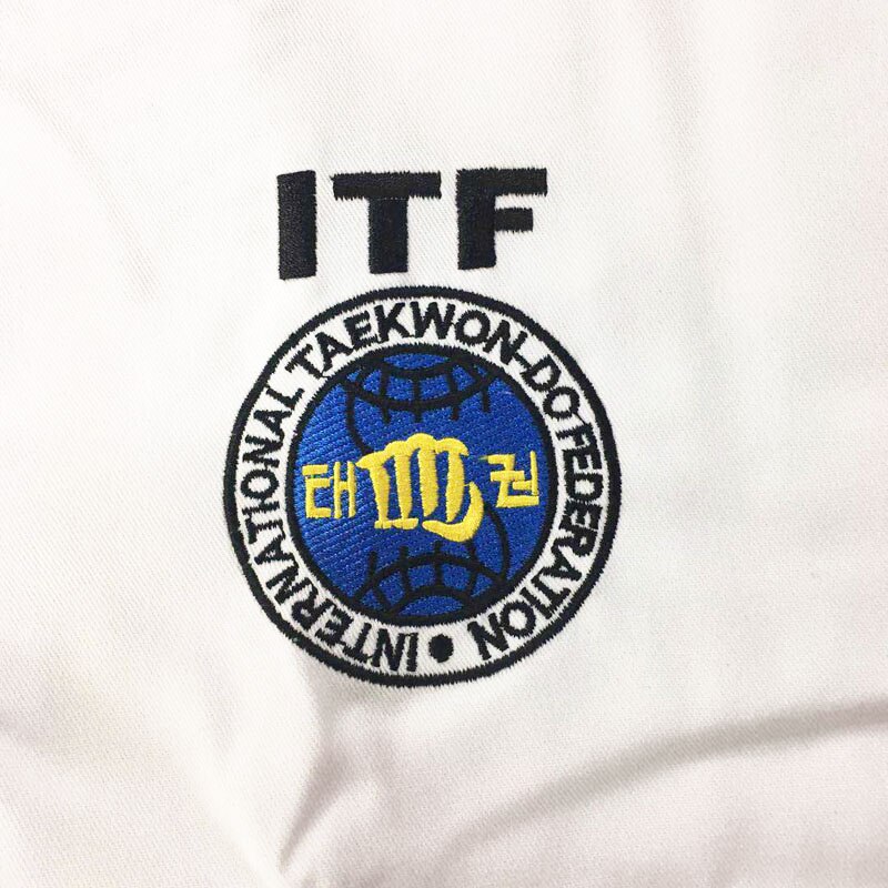 Uniforme estándar de Taekwondo Dobok, uniforme ITF para maestro asistente, exquisito bordado, traje de Taekwondo,