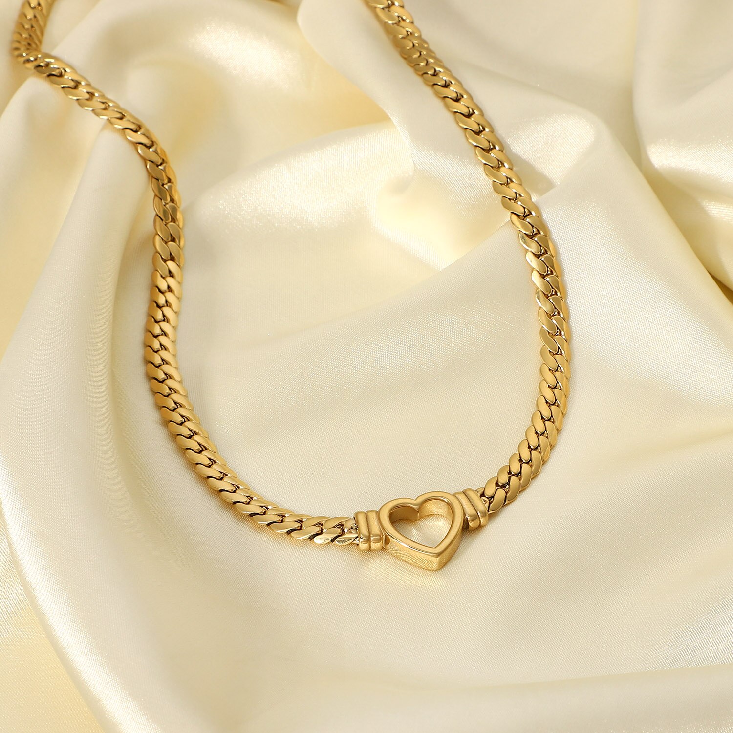 Cadena cubana de acero inoxidable para niñas, collar con colgante de corazón hueco para boda, chapado en oro de 14K, nueva tendencia