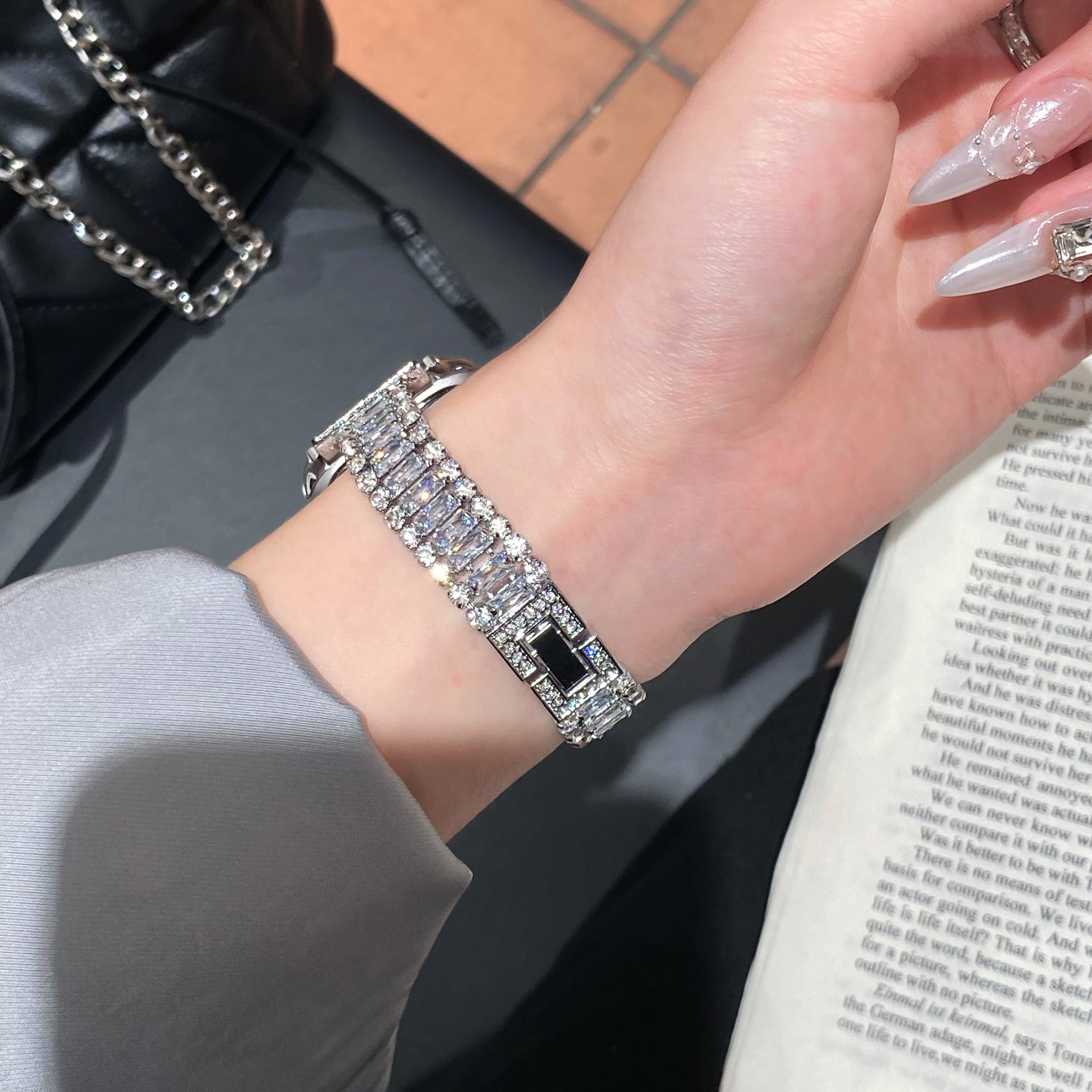 Dreireihiges Volldiamantarmband für Apfel Uhr 49 mm Ultra 38–45 mm 987-1 SE. Stilvoll für Iwatch-Modelle, hoch-Ende-alle-in-eins-Armbinde