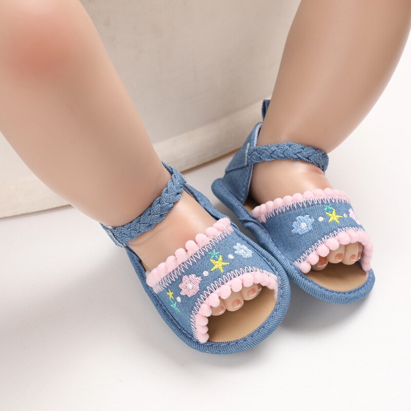 infante appena nato Del bambino Della Ragazza Dei Bambini del Sandalo Scarpe Morbida Suola traspirante pattino di bambino Presepe Prewalker del bambino anti-scontrino Solido Scarpe Primipassi