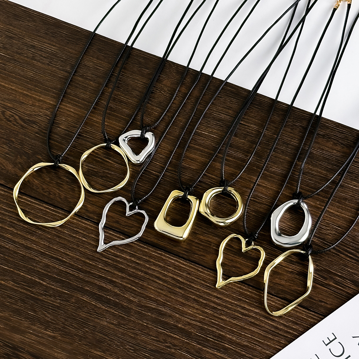Ingemark-collar de cadena de cordón de cera trenzada de cuero negro Vintage para mujer, Gargantilla con colgante de corazón de amor calado gótico, joyería Y2k nueva