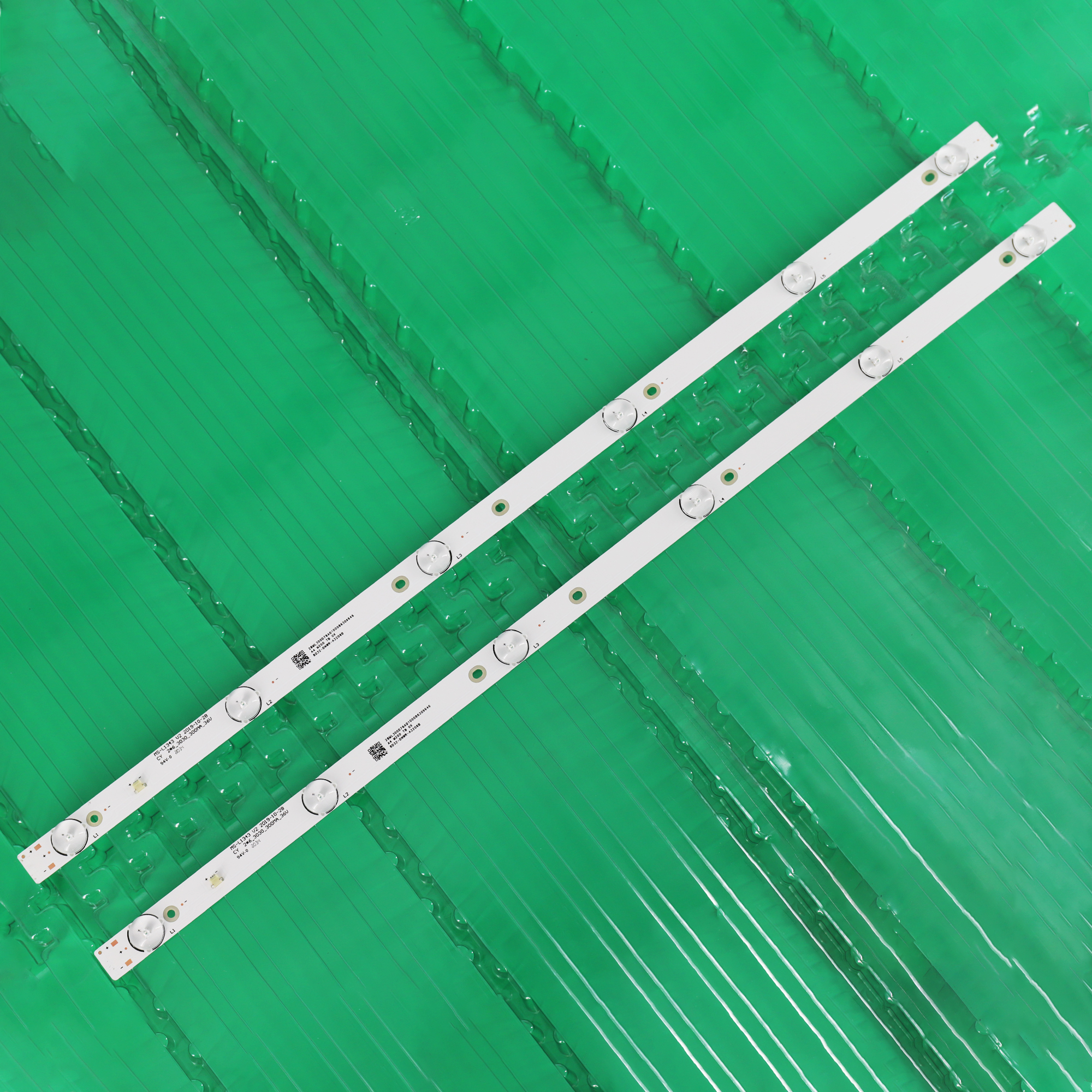 TVs LED Backlight Strips MS-L1343 V1 V2 8D32-DNWR-A3206B 32" LED TV Bars CY 2*6_3030_300MA_36V Bands Rulers JL.D32061330-081AS-M