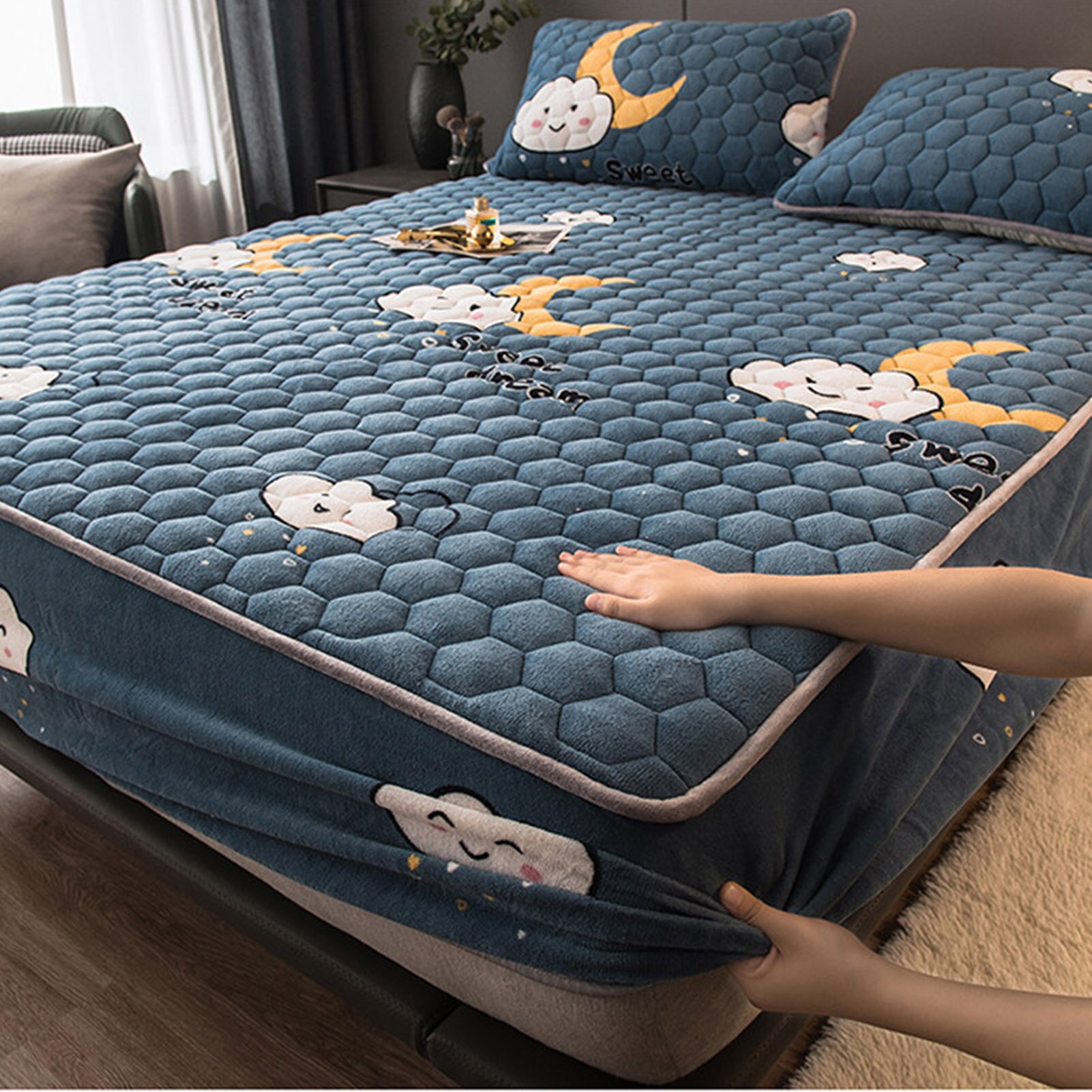 Winter Warm Cartoon Thicken Gewatteerde Matras Flanel Elastische Band Matras Protector Cover Super Zachte King Size Dubbele Bed Bed