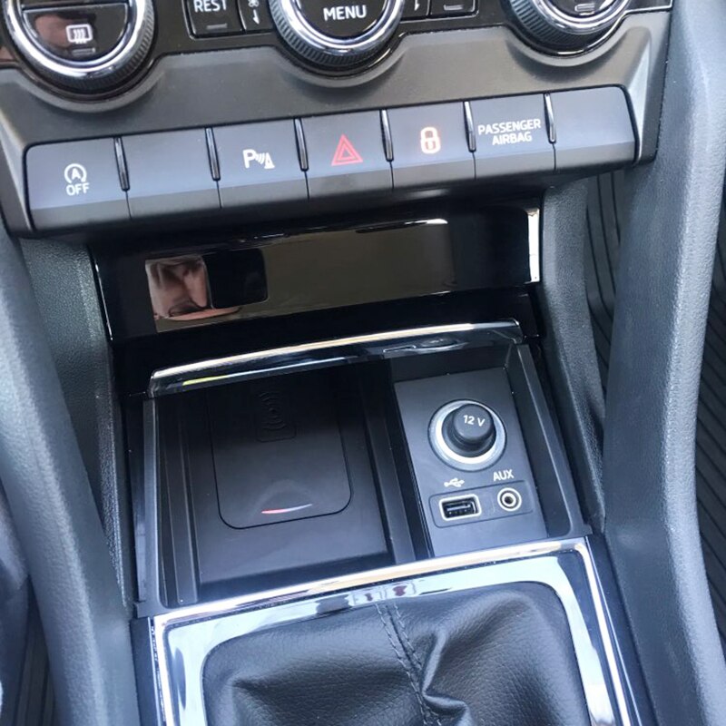 Cargador inalámbrico QI para coche para Skoda Kodiak Kodiaq 10w, funda de carga, accesorios de cargador de teléfono inalámbrico para iPhone 8