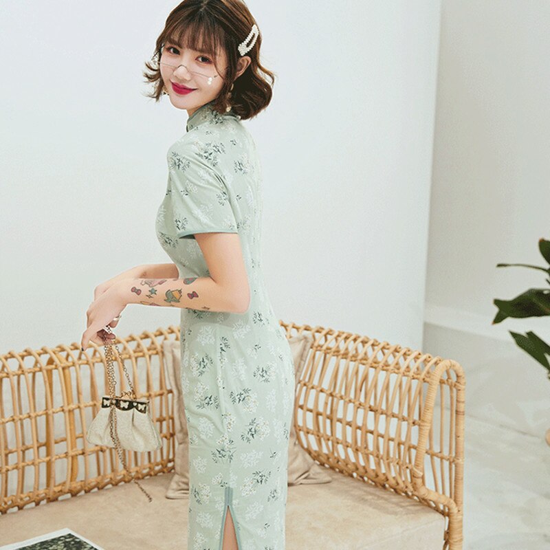 Qipao-vestido verde brillante, mujer, de manga corta, algodón y lino, estampado de flores, Cheongsam moderno, novedad de verano