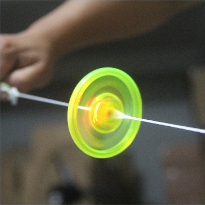10 stk ledet rebtræk flyvende legetøj lys sjove børneforsyninger led glødende hånd træk fløjte svinghjul
