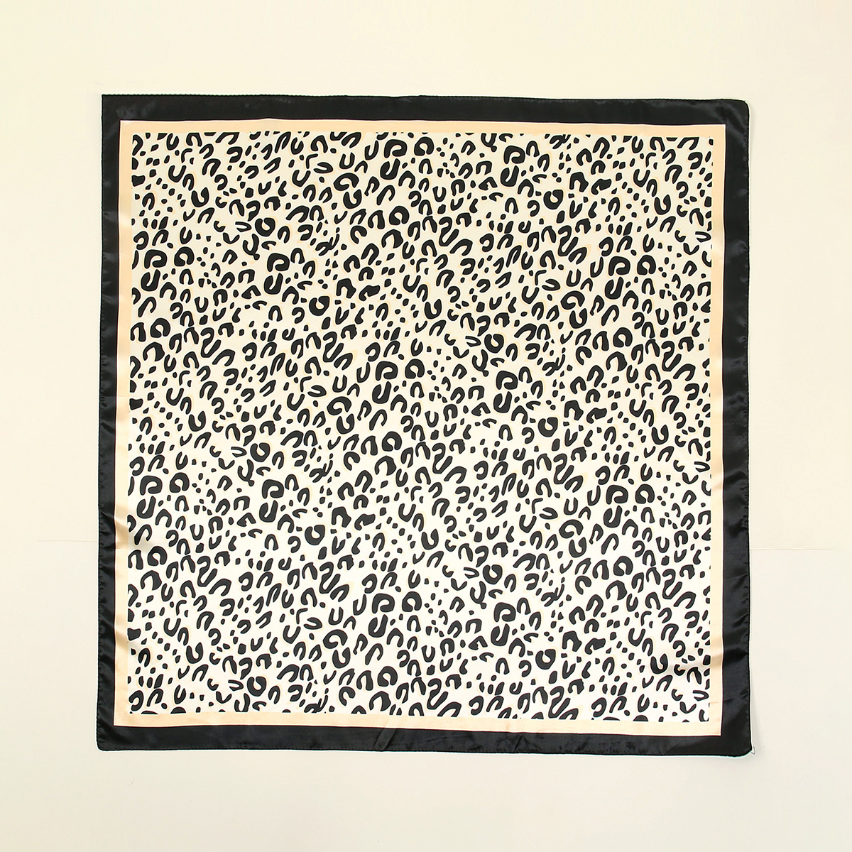 Seidenschal mit Leopardenmuster für -Luxusmarke, Halstuch, Hals, Kopf-/Haarschals, Bandana, Taschentuch, Kopftuch, 90 x 90 cm: Licht Grau