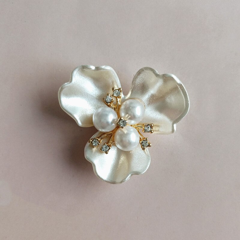 10pcs/ lot Craft Pearl Three-dimensional Flower Buttons Round Cluster Flatback DIY Wedding Embellishment Garment Decoration: Type 2