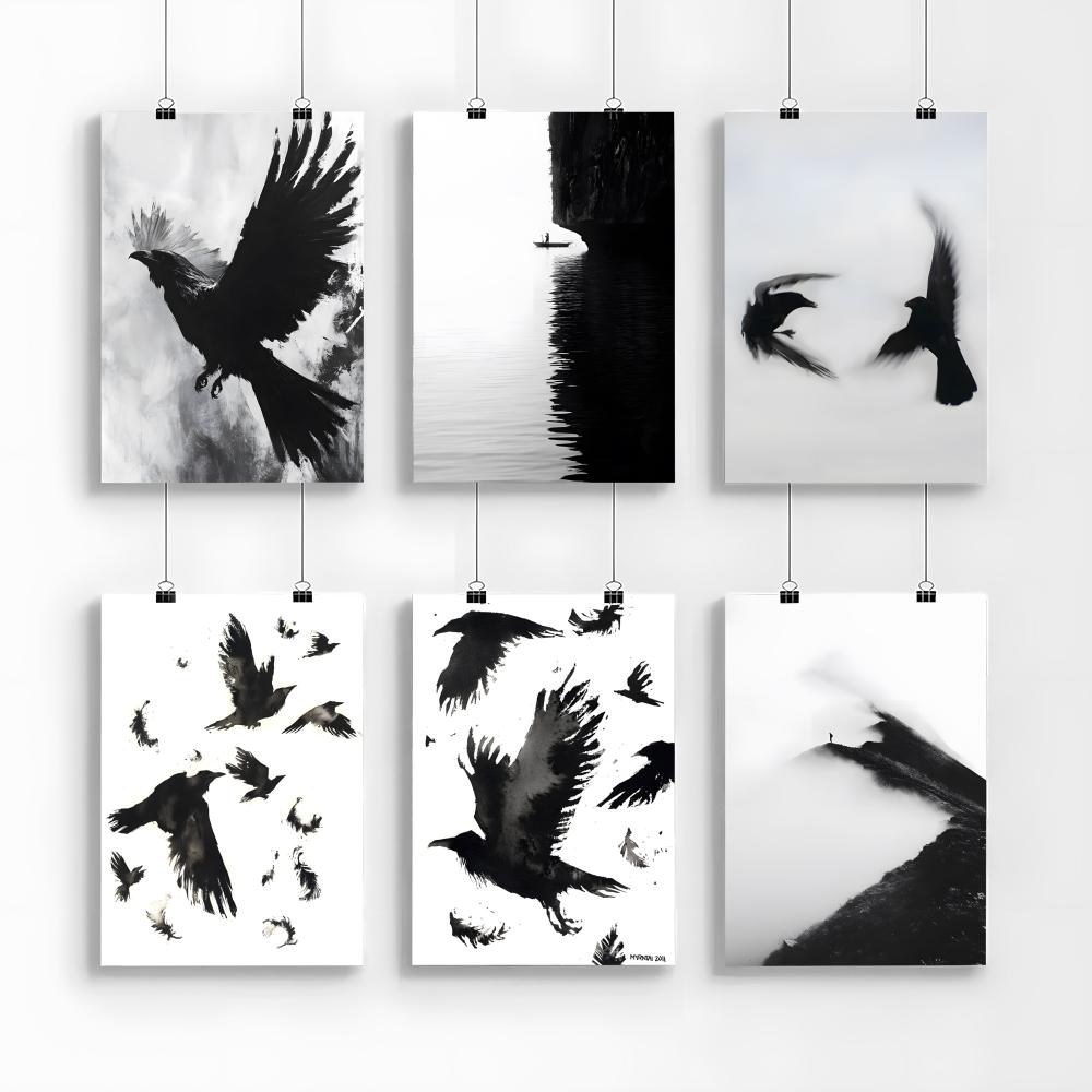 Zelfklevende poster met schilderij en prints voor slaapkamer en woonkamer, minimalistische zwart-wit berglandschap met bomen en kraaien.
