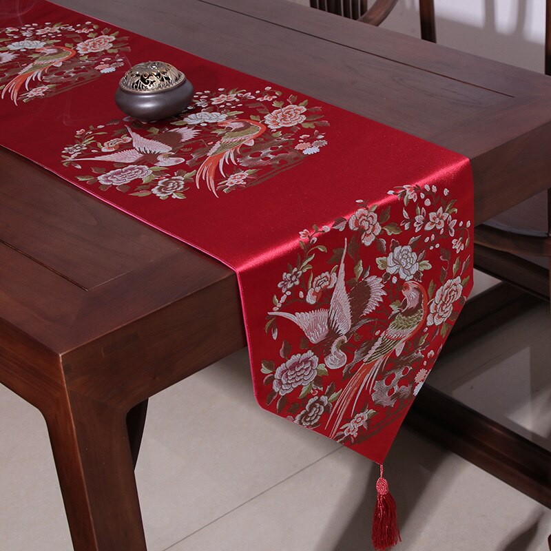 Klassisk kinesisk stil fugle og blomster bordløber rød broderi bord flag dekoration til bryllupsfest med kvaster: Rød