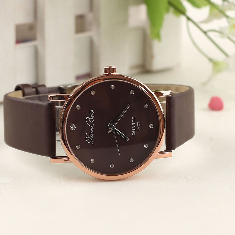 Mode Vrouwen Diamant Leatheroid Band Ronde Wijzerplaat Quartz Horloge Co Legering Synthetische Leather Analoge Quartz Sport Horloge