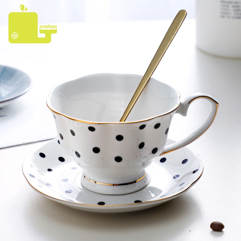 Oneisall Europese Stijl Plaat Keramische Schotel Diner Servies Set Saus Kommen Soep Noedels Platen Steak Westerse Voedsel Servies