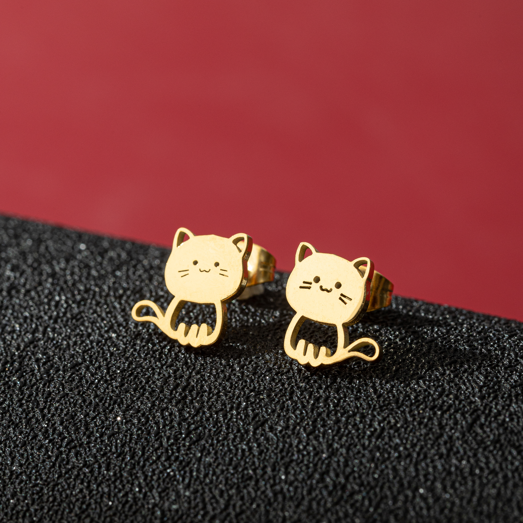 Jisensp 1 paire de boucles d'oreilles chat Animal de dessin animé mignon en acier inoxydable chaton boucle d'oreille pour femmes filles bijoux drôles Oorbellen: Couleur or