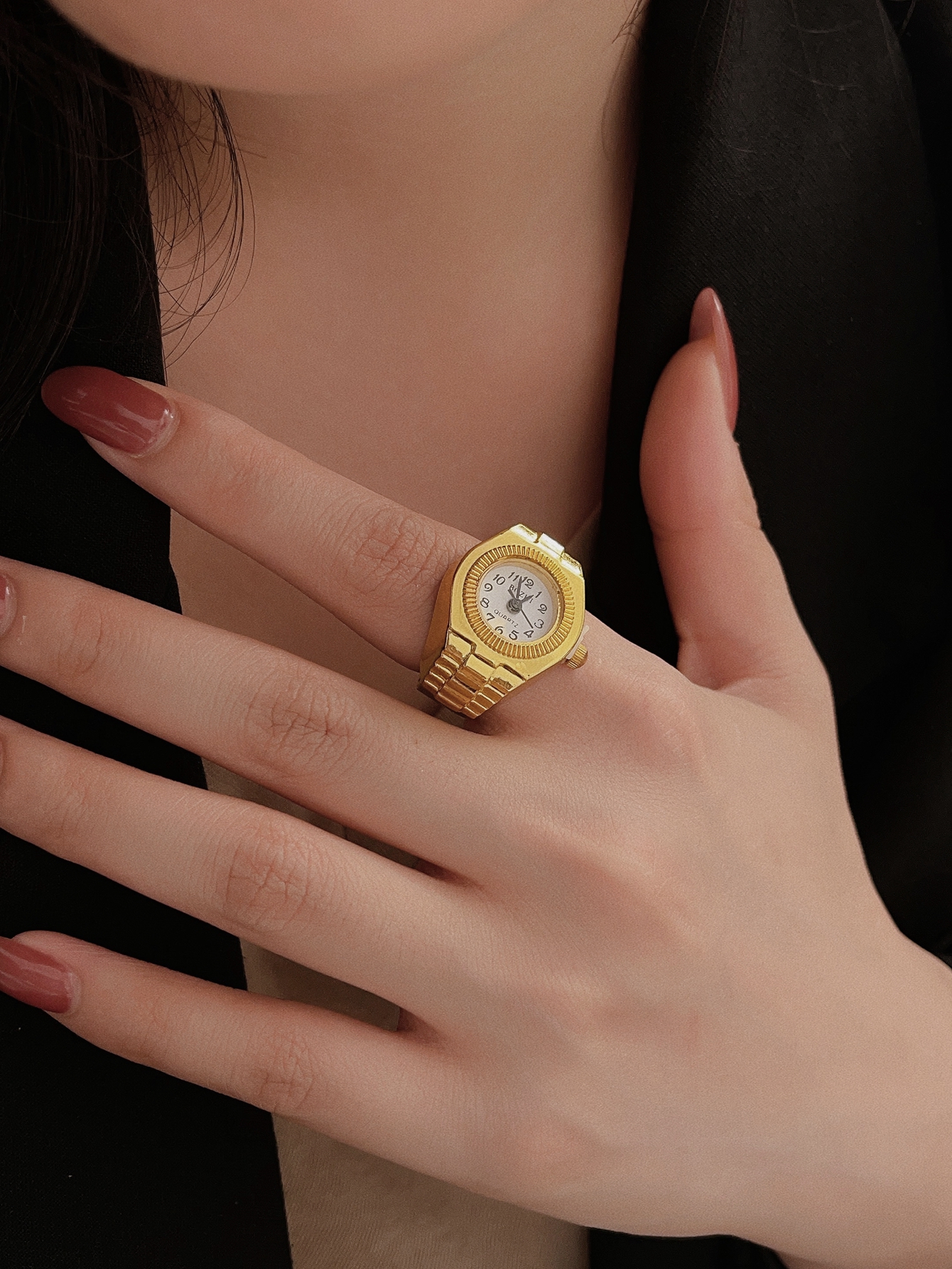 Mini Jahrgang Fingerringuhr Runde kreative Quarzuhren Paar Uhren Zubehör