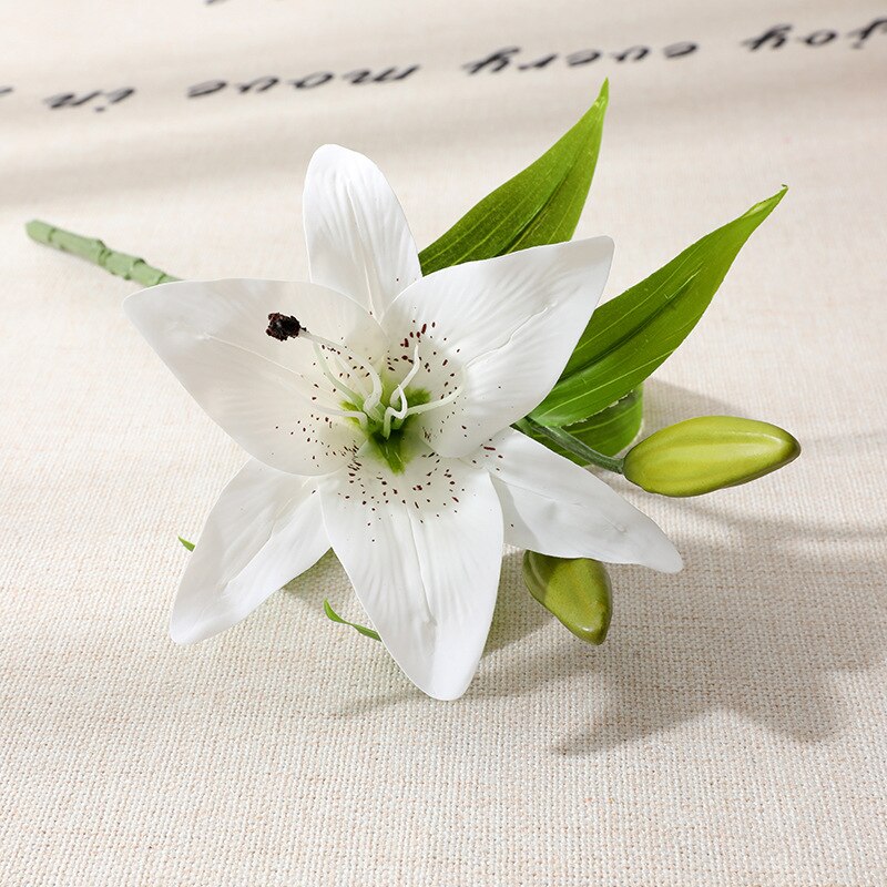 Førsteklasses imiterede blomster pvc lilje blomst håndfølelse 3 hoved lilje 1 blomst 2 knop boligdekoration bryllup blomster buket dekorativ: Hvid