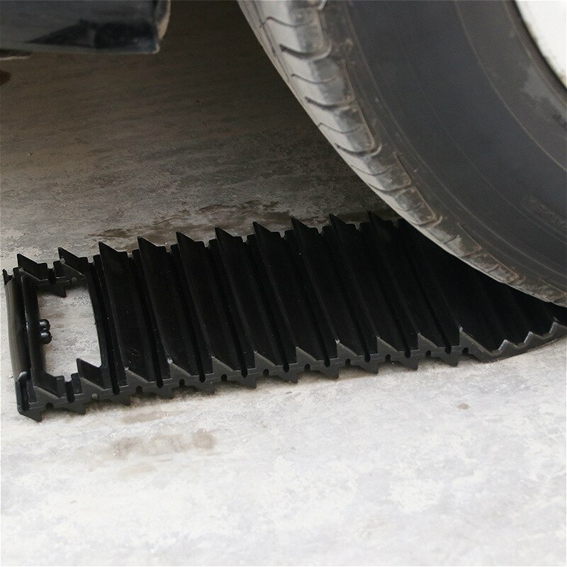 Portable Car Tire Skid Plate slip Pad Car Accessories Emergency Snow Shovel Self Help Mud Pit Trunk Tire Skid Plate