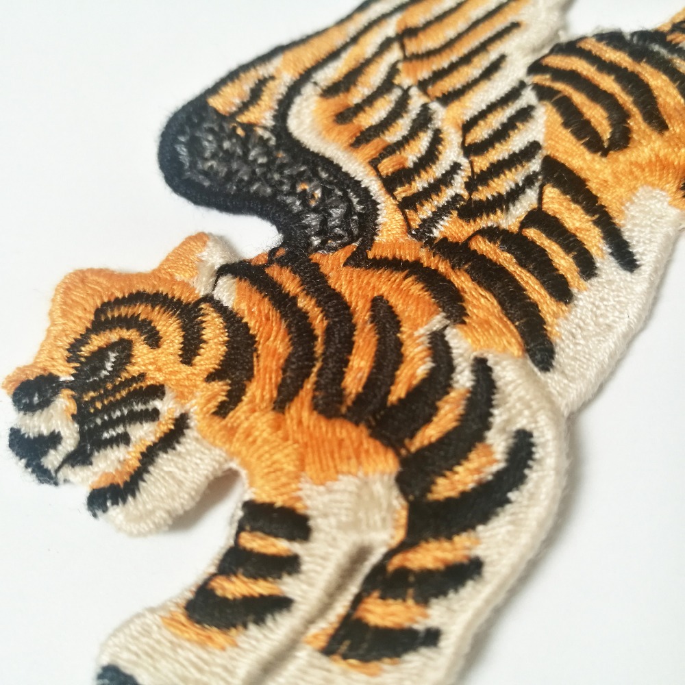 Parche bordado de con alas de tigre y mosca pequeña, apliques para coser, parches para camisa, bolso, chaqueta, insignias para ropa de animales