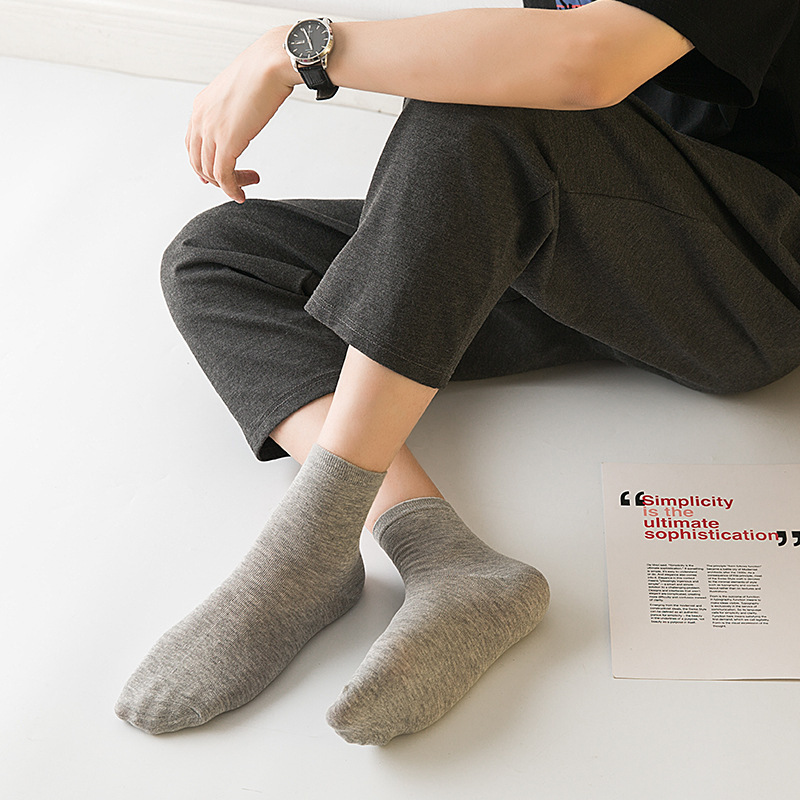 5 pares de calcetines de algodón de tubo medio de color sólido blanco y negro para mujer