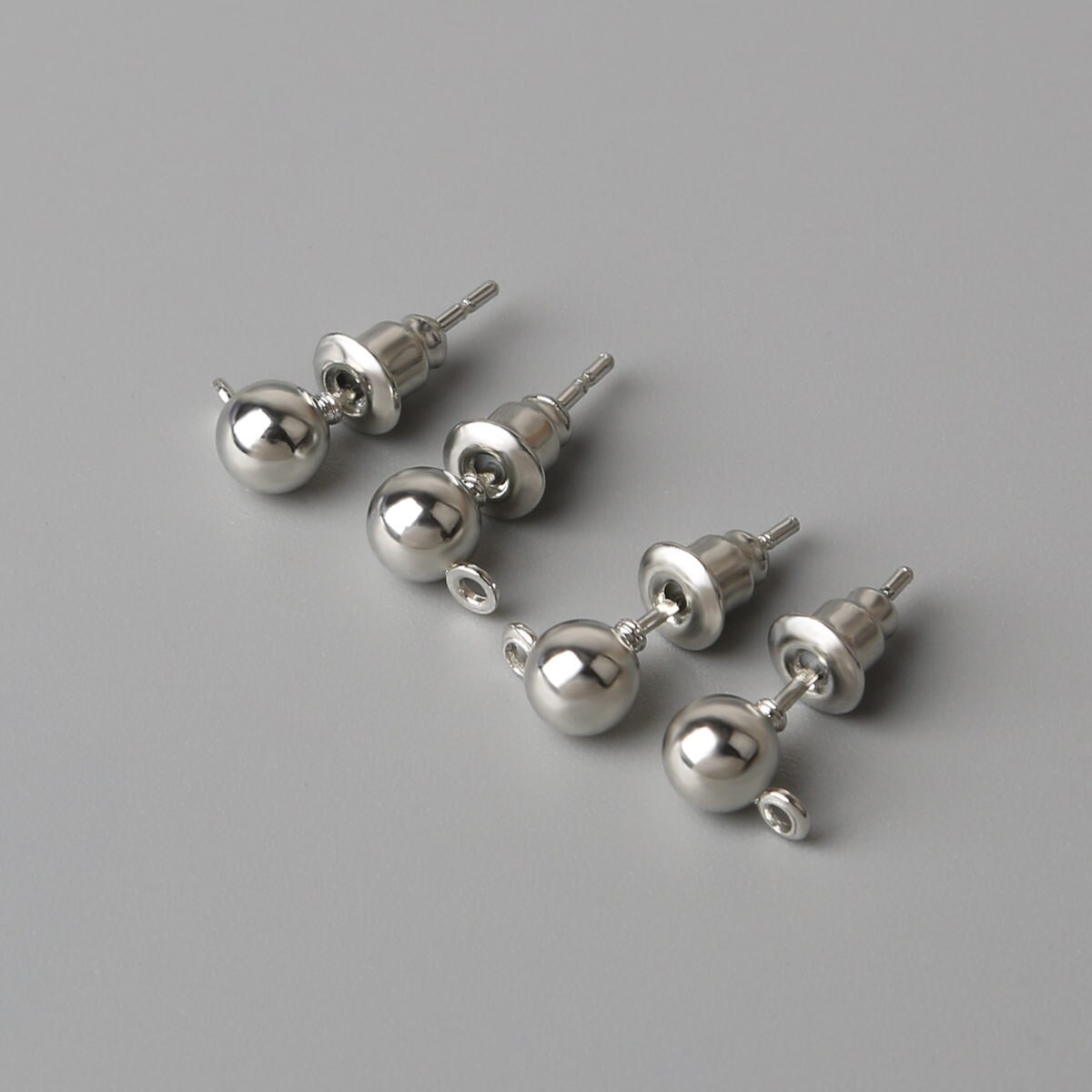 Set van 10 gouden, zilveren 3/4/5mm rhodium geplateerde metalen oorbelstoppers met een blanco basis voor doe-het-zelf oorbellen, sieradenaccessoires: Rhodium geplateerd / Dag 4mm 15mm