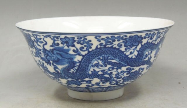 Udsøgt kinesisk jingdezhen klassisk blå og hvid porcelæn malet med drage blomsterskål