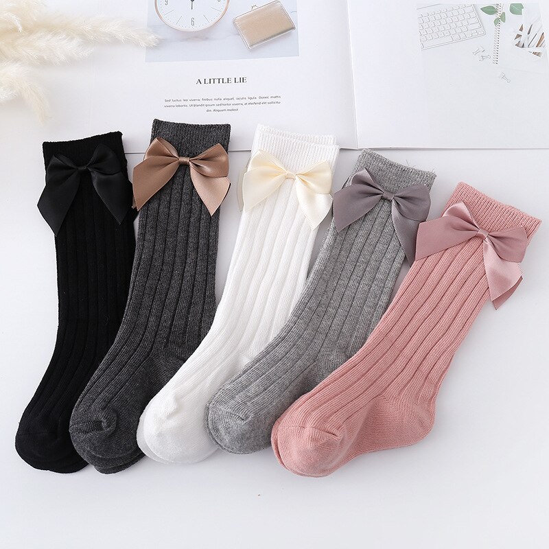 Wecute meias de algodão para meninos e meninas, meias infantis fofas para manter as pernas aquecedoras, meias longas de malha com listras verticais