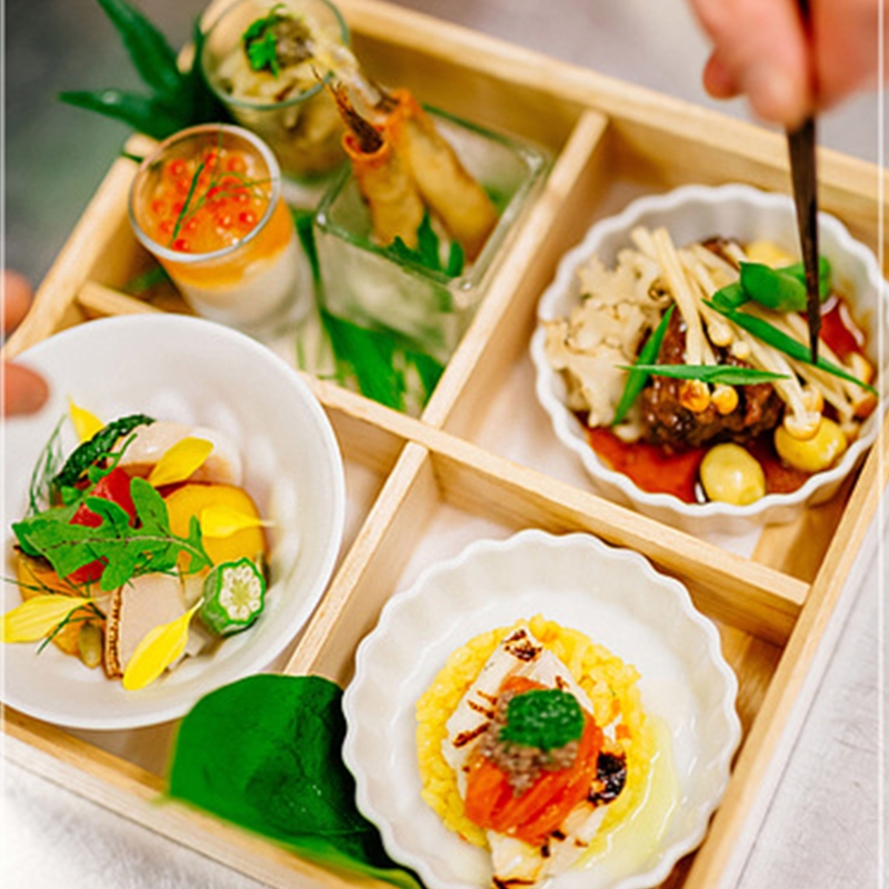 Multi Grid Snack Box Serving Tray Japanese Style Wooden Sushi Plate Candy Dessert Cuisine Storage Container