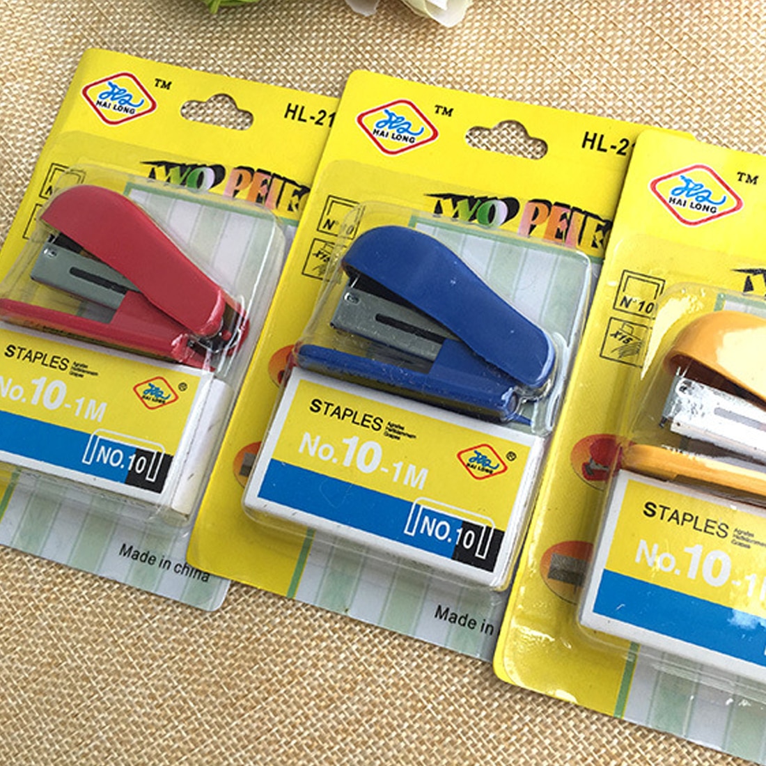 FangNymph Super Kawaii Mini Small Stapler Useful Mini Stapler Staples Set Office Binding Stationery Random color