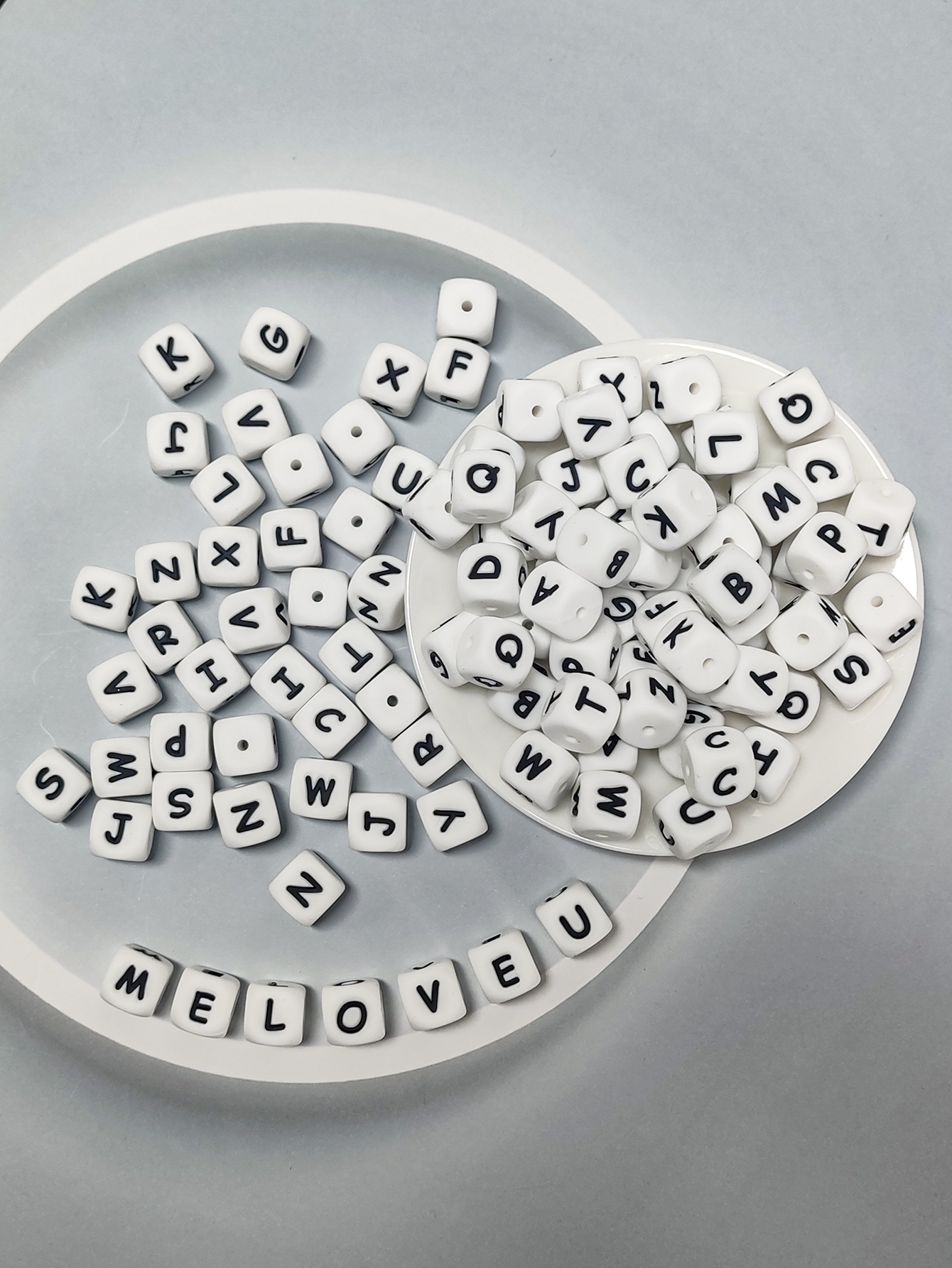 52 Uds cuentas de letras de silicona 12mm A-Z cuentas de letras cuadradas uniformes y precisas para pulsera Stethers llaveros collar cordones