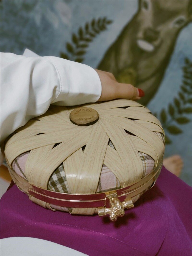 Exclusive Custom Small Breeze Wood Round Resin Chain Bag Hollow Wood Woven Bag