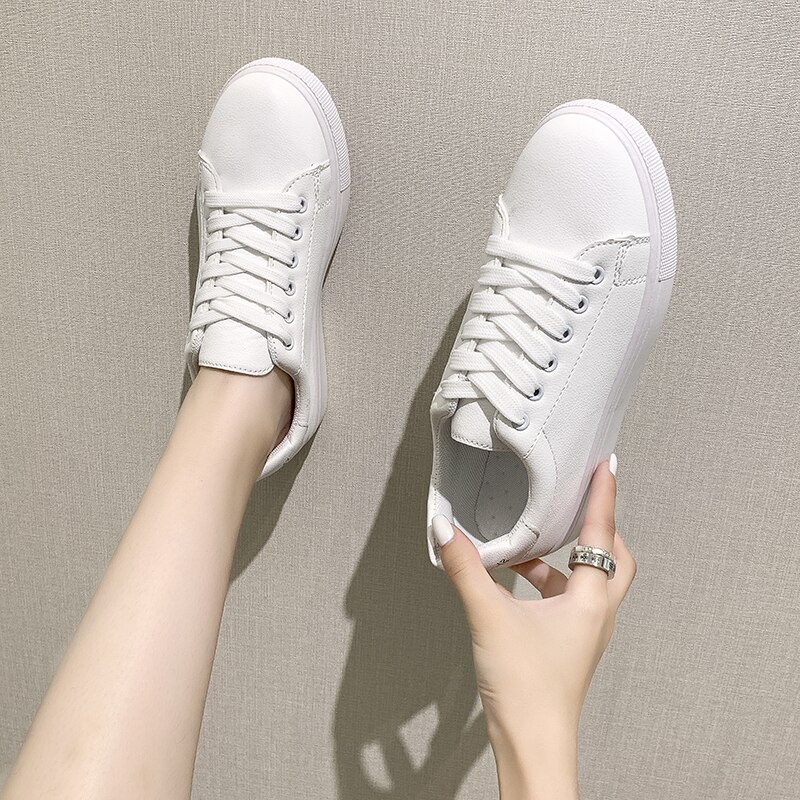 Goedkope damesschoenen witte schoenen dames lente wilde platte band casual schoenen sneakers enkele schoenen dames student