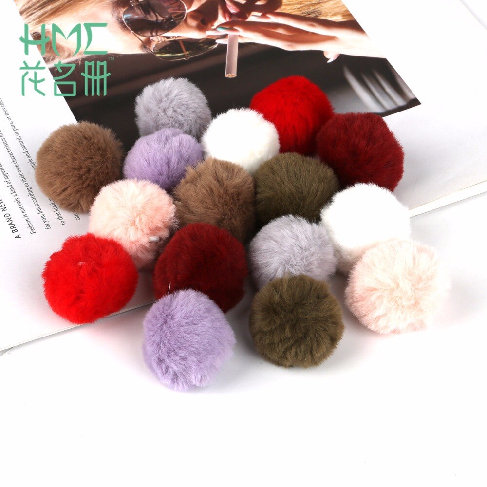 18 st/lot 4cm flerfärgad fluffig söt pom pom porte klave för kvinnor väska charm leksaker härlig päls boll pompom för nyckelring material