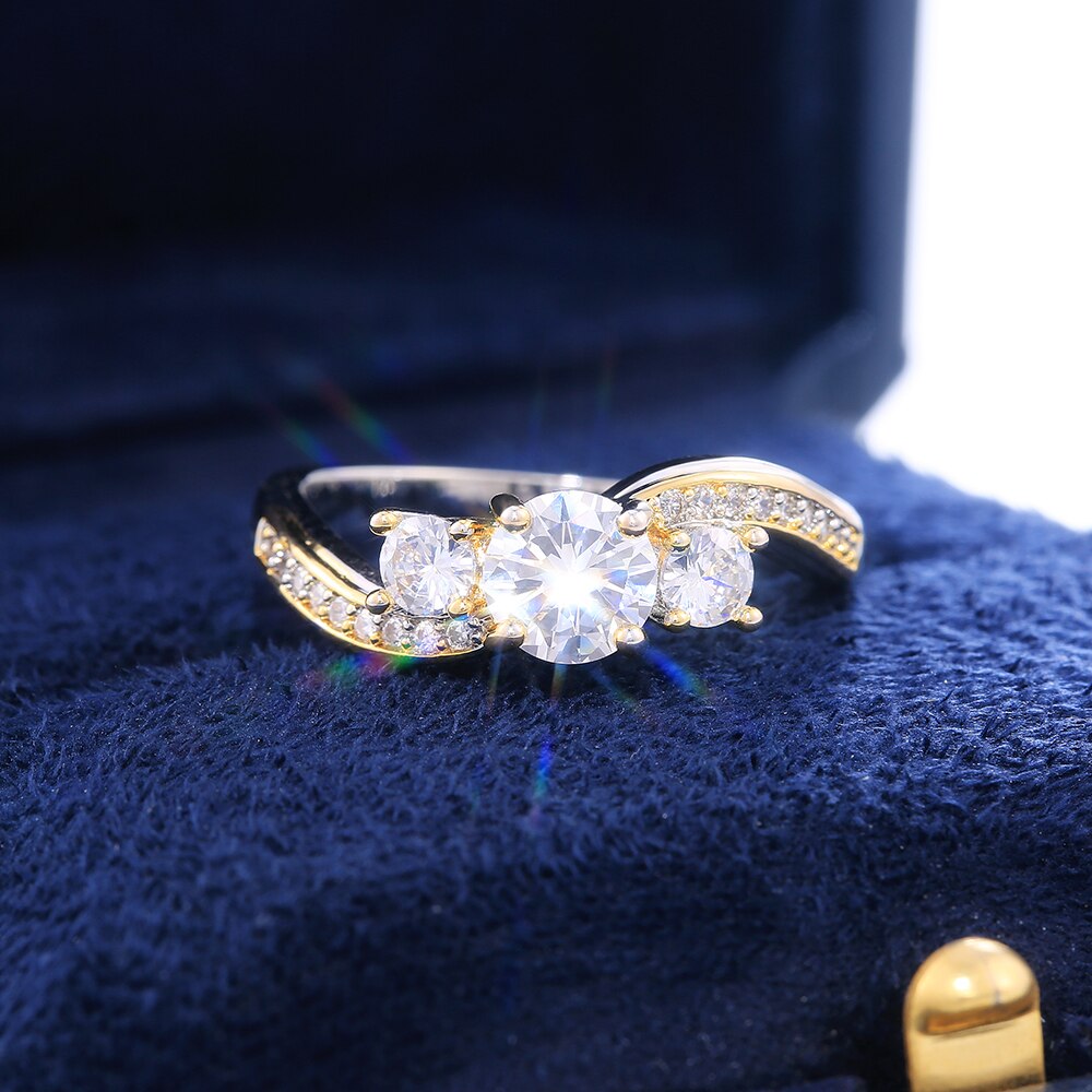 Huitan Romantische Twee Tone Aaa Dazzling Crystal Zircon Bridal Ring Delicate Volledige Bling Iced Out Wedding Vrouwen Vinger Ring Mode