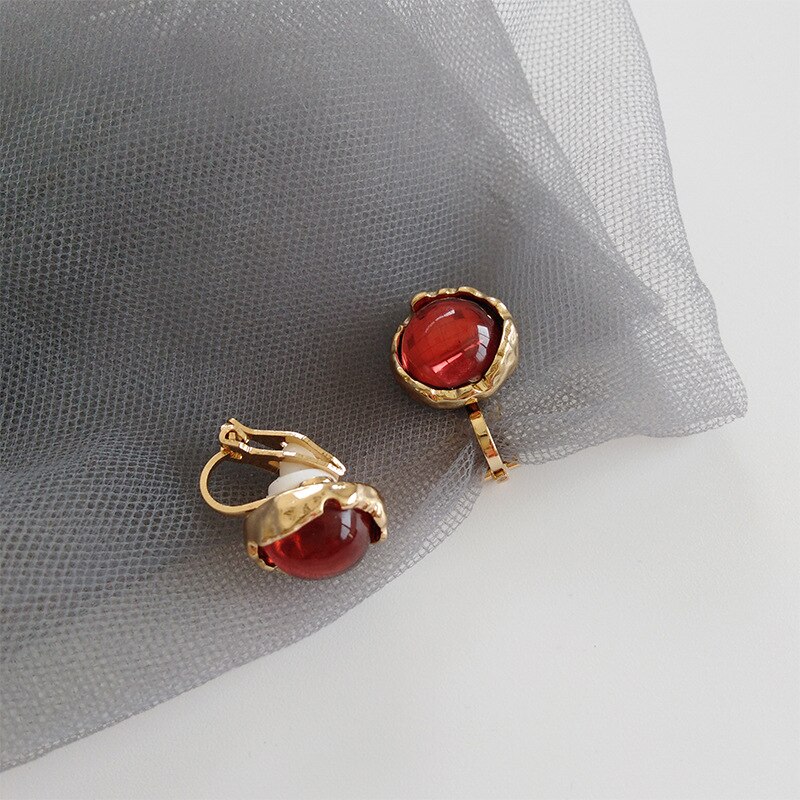 2020 di nuovo Modo di Qualità Barocco Europeo Palazzo In Stile Retrò Piccolo Blood Red Rotonda Orecchini di Pietra Orecchini Non Penetranti No Hole: clip on earrings