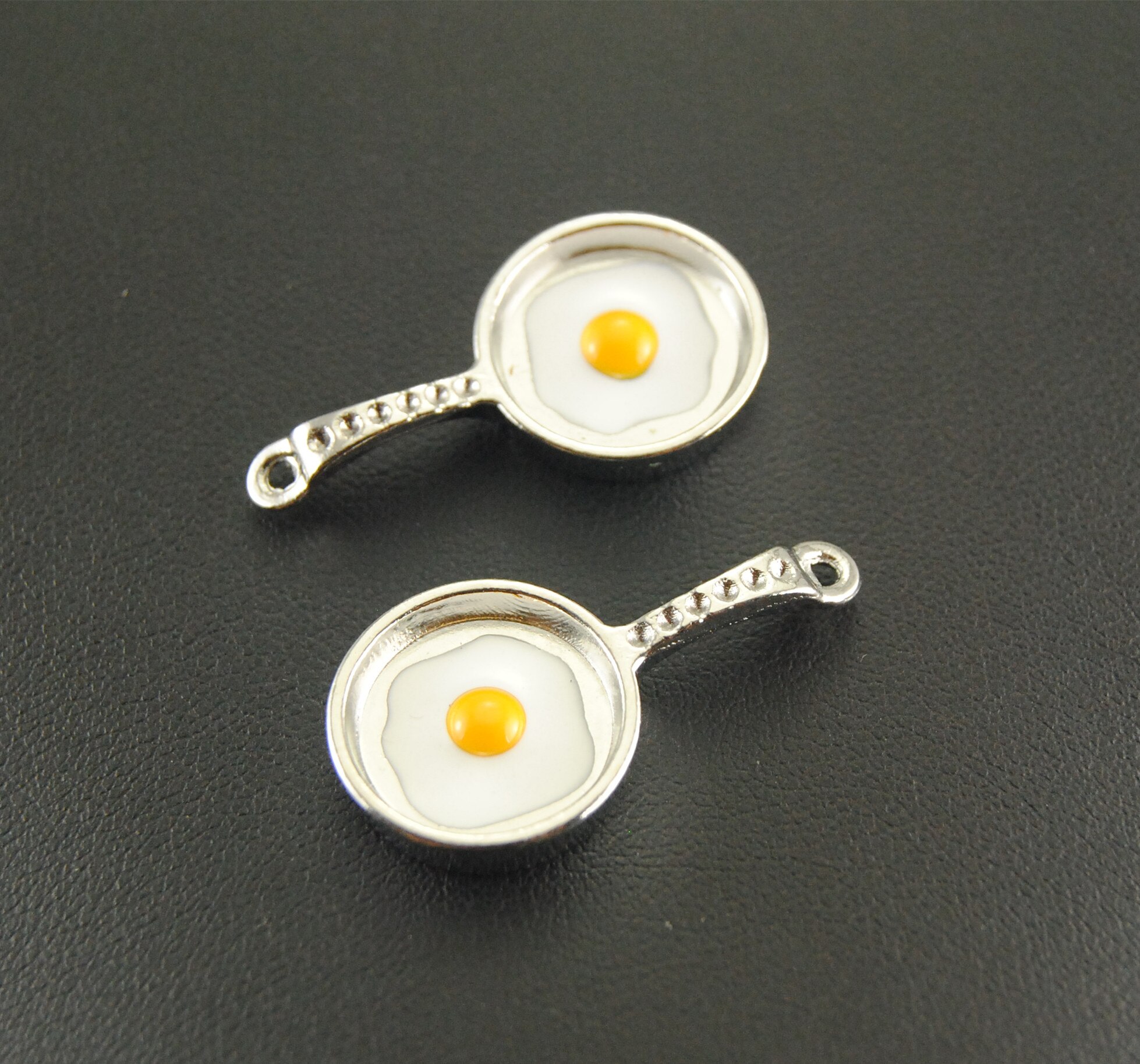 10pcs Frying Pan Charms with Fried Eggs Detail Kitschy Fun Jewelry Findings: rhodium plating