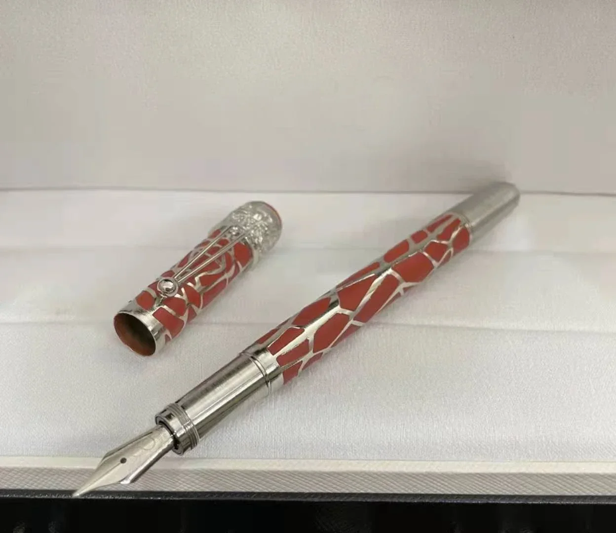 Luxury Spider Web Pattern Barrel Black Red Roller ball Pens Fountain Pen for Writing shoocl pen: Light Grey / EF