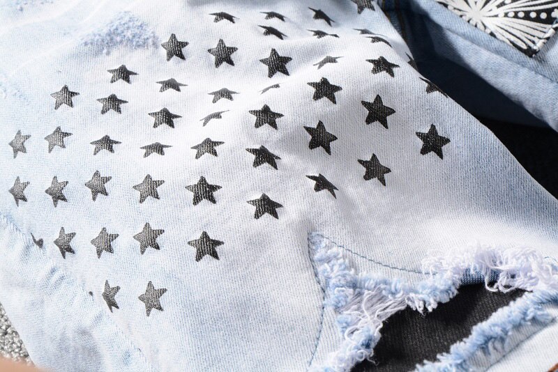 Streetwear Men Jeans Light Blue Slim Fit Patch Elastic Ripped Jeans Men Denim Printed Pants Hip Hop Jeans Homme