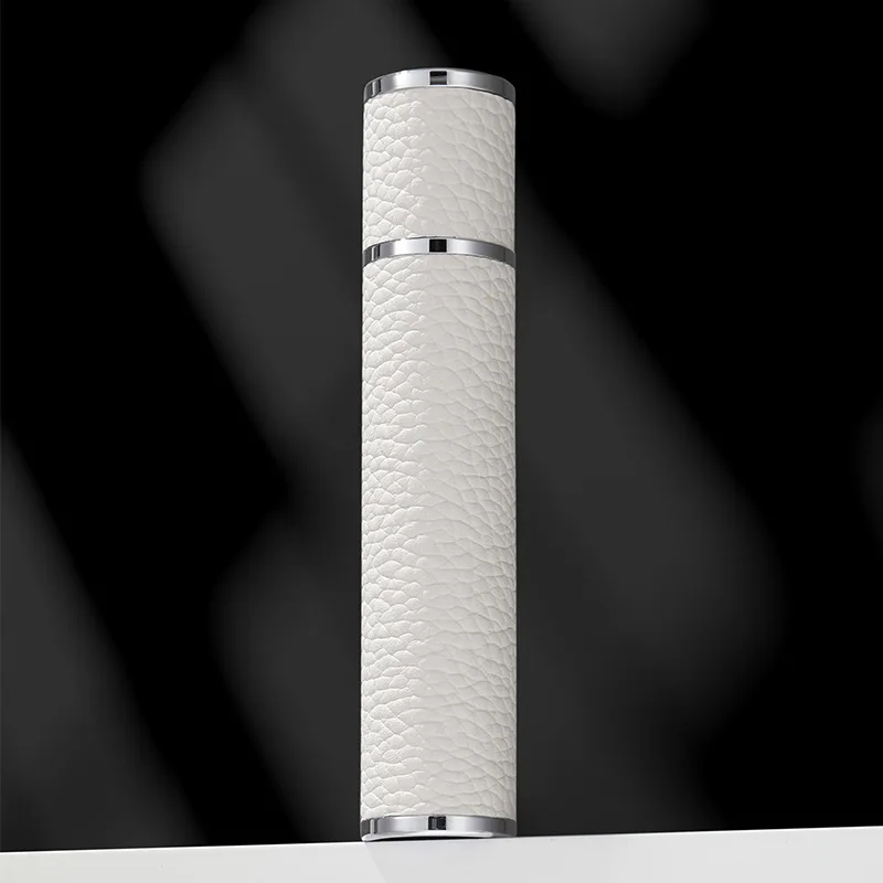 1pc 10ml draagbare compacte leren parfumflesjes multifunctionele verstuiver navulbare lege parfumverstuiver voor op reis: Lichtgroen