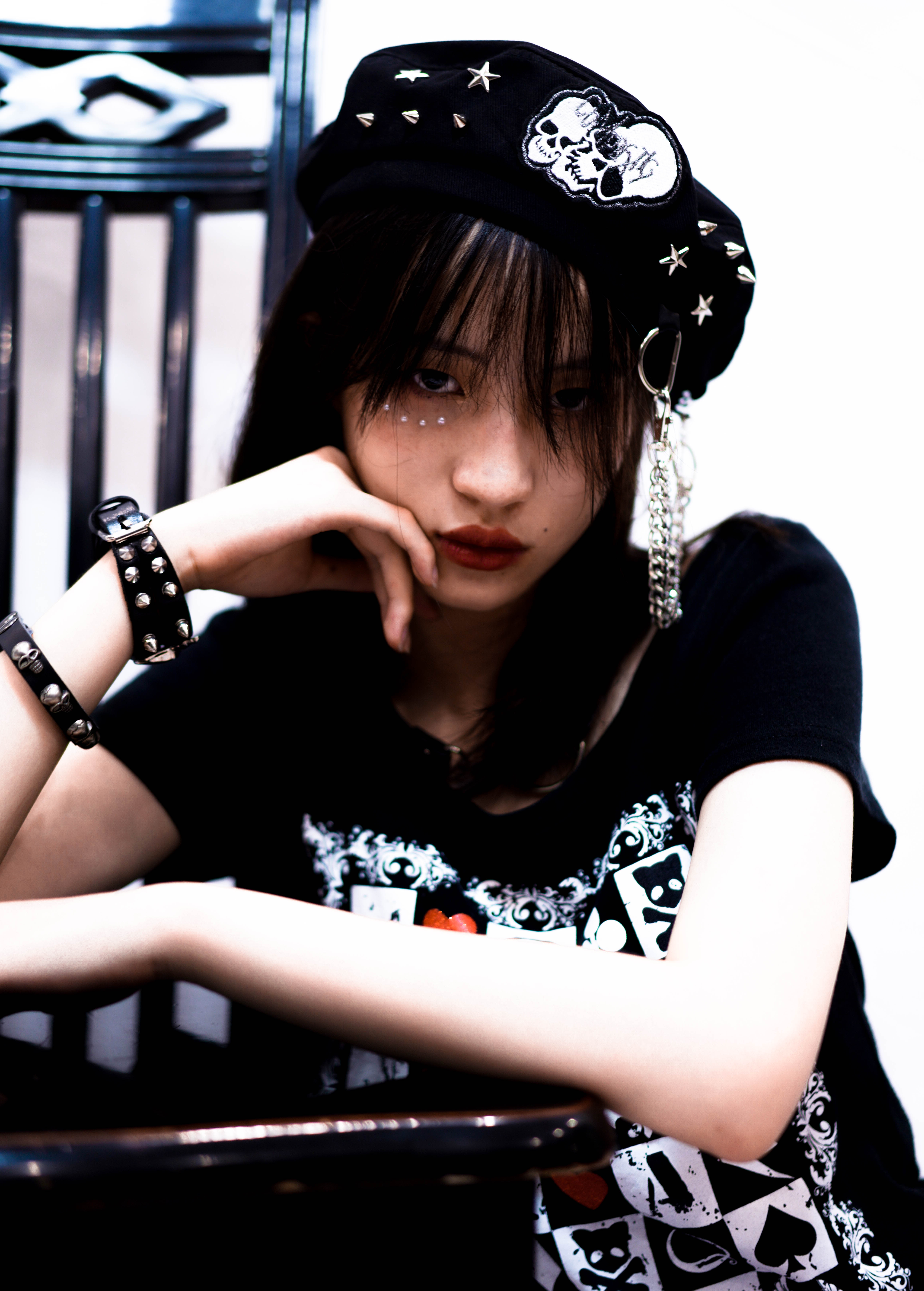 Harajuku gotisk dödskalle nitar kedja svart basker hattar kvinnor avslappnad grunge punk hip hop streetwear